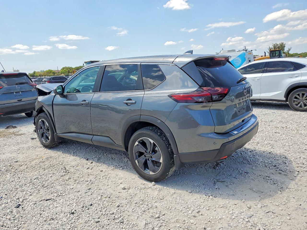 2025 NISSAN ROGUE SV photo 3