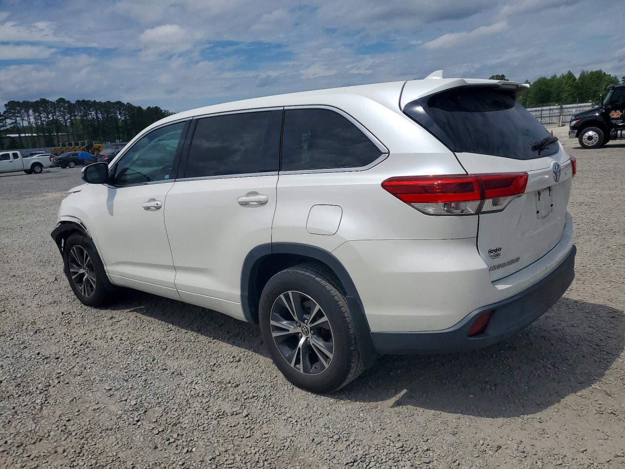 2018 TOYOTA HIGHLANDER LE PLUS photo 2