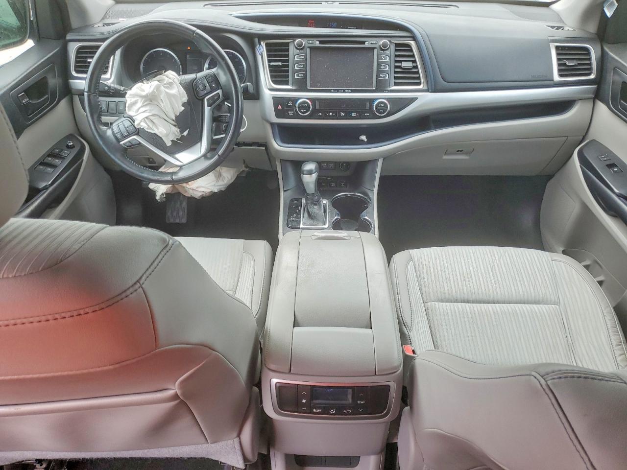 2018 TOYOTA HIGHLANDER LE PLUS photo 8