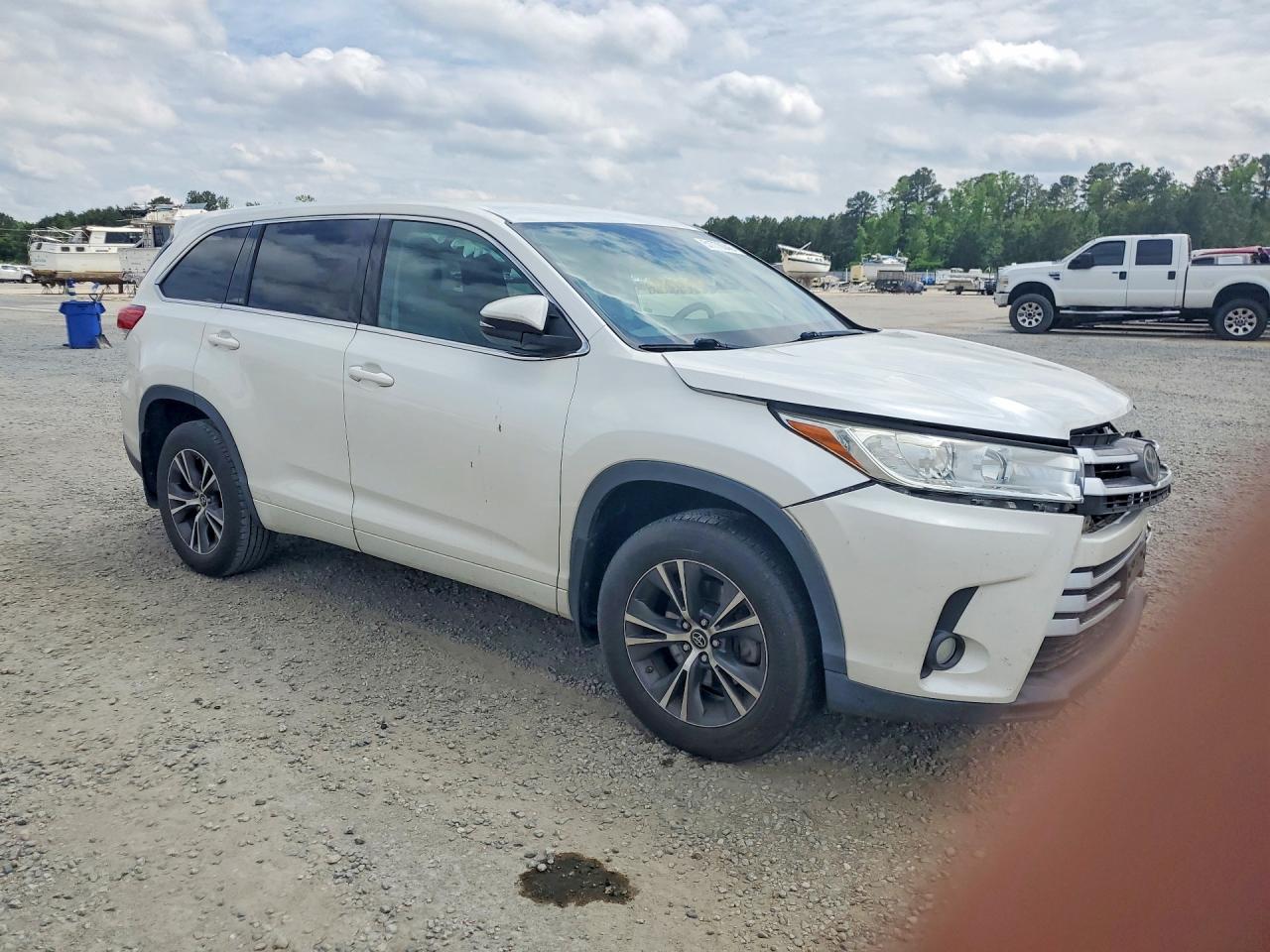 2018 TOYOTA HIGHLANDER LE PLUS photo 4