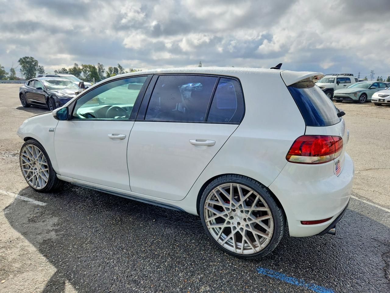 2013 VOLKSWAGEN GTI photo 4