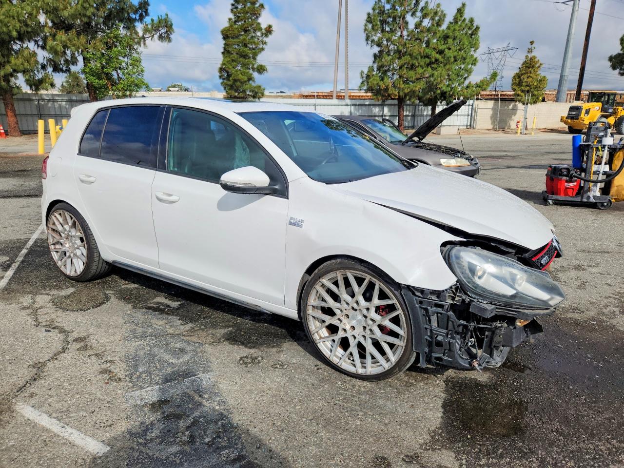 2013 VOLKSWAGEN GTI photo 10