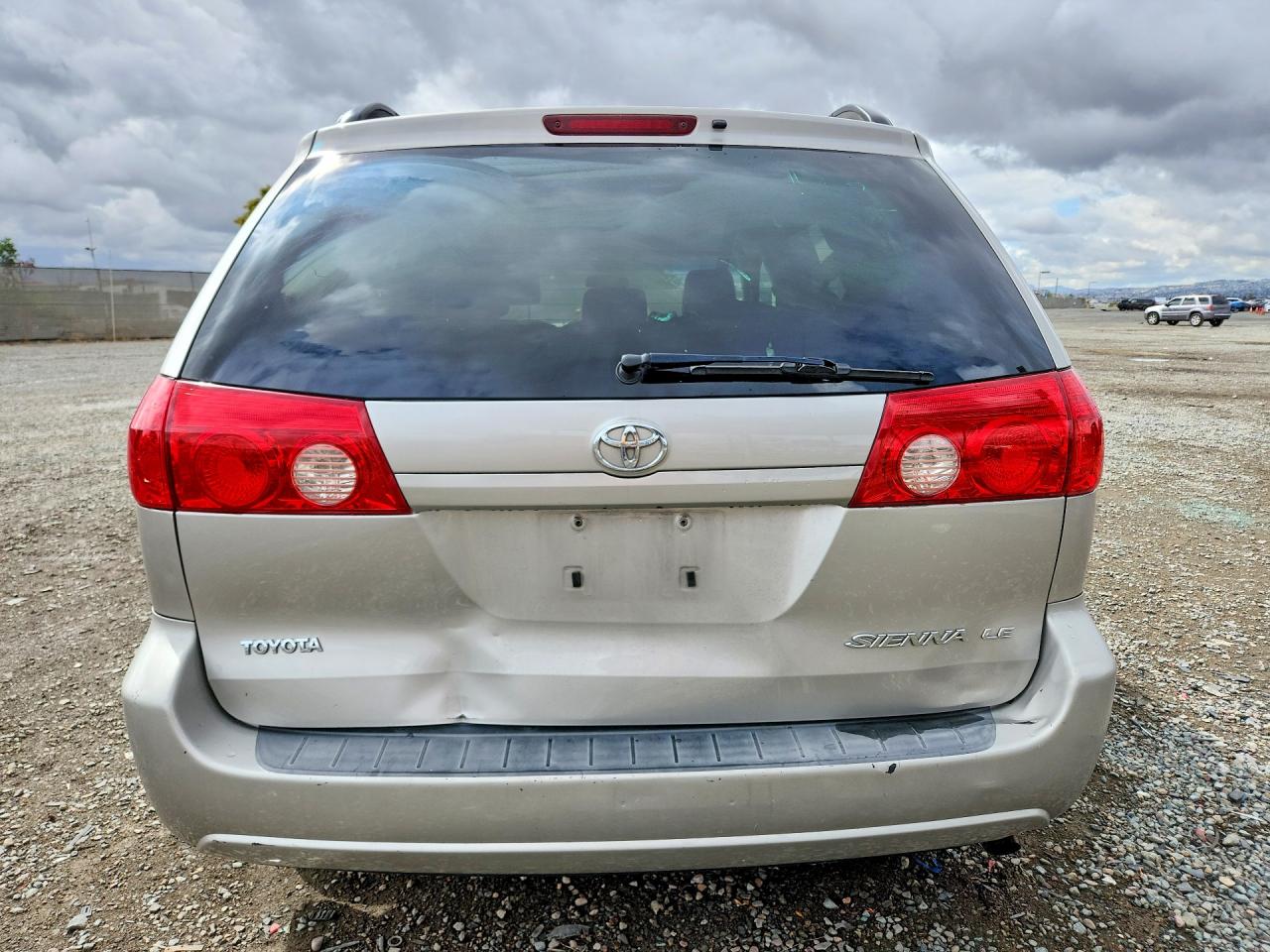 2009 TOYOTA SIENNA LE 8-PASSENGER photo 11