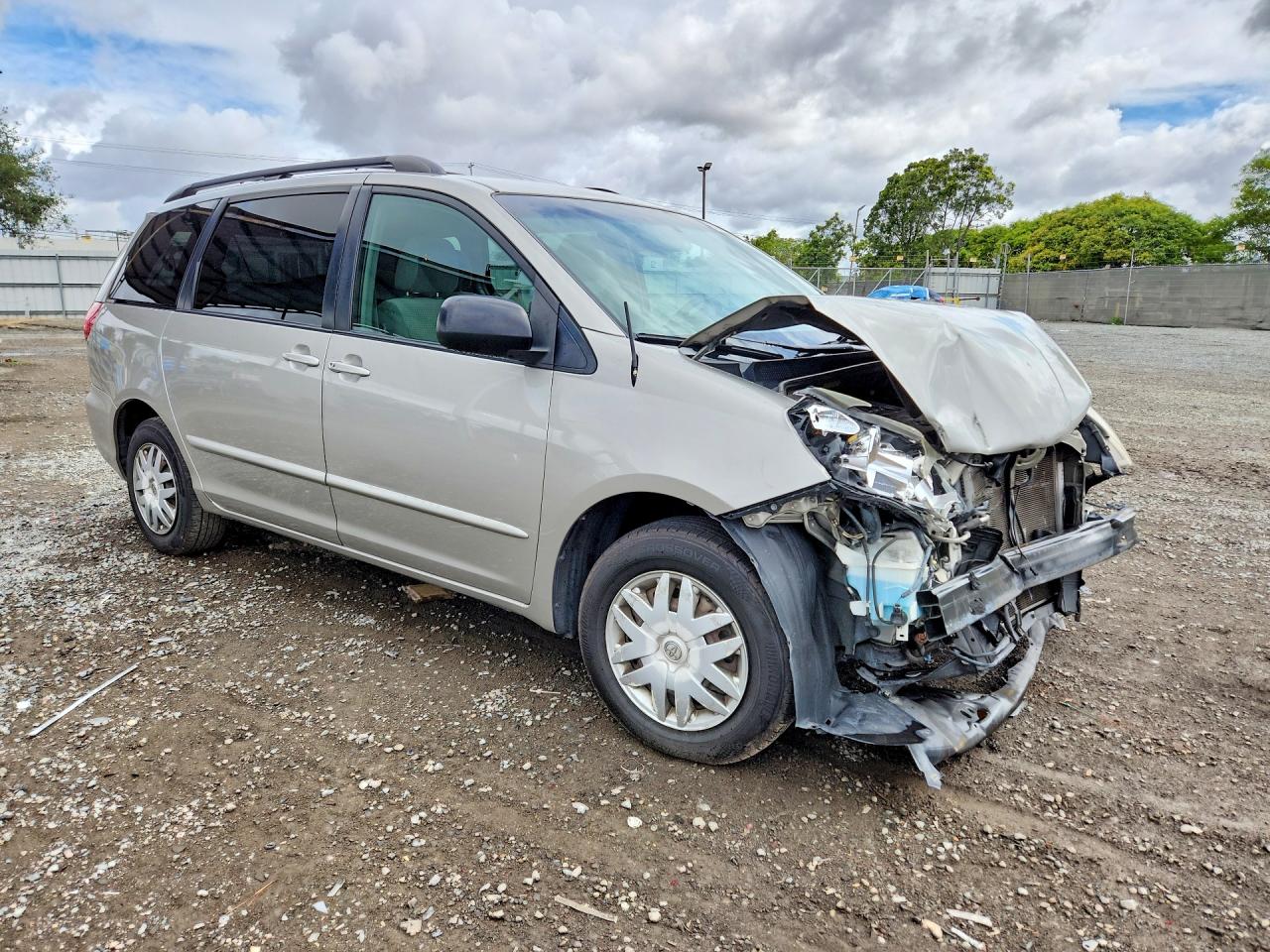 2009 TOYOTA SIENNA LE 8-PASSENGER photo 7