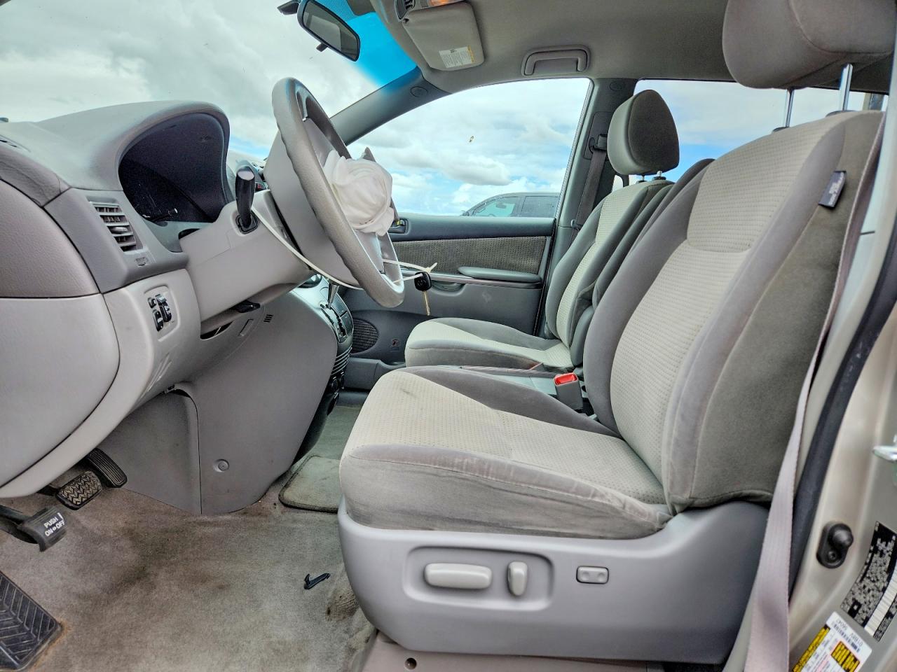 2009 TOYOTA SIENNA LE 8-PASSENGER photo 13
