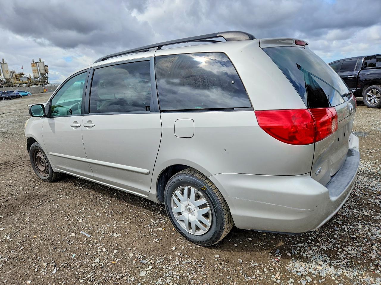 2009 TOYOTA SIENNA LE 8-PASSENGER photo 3