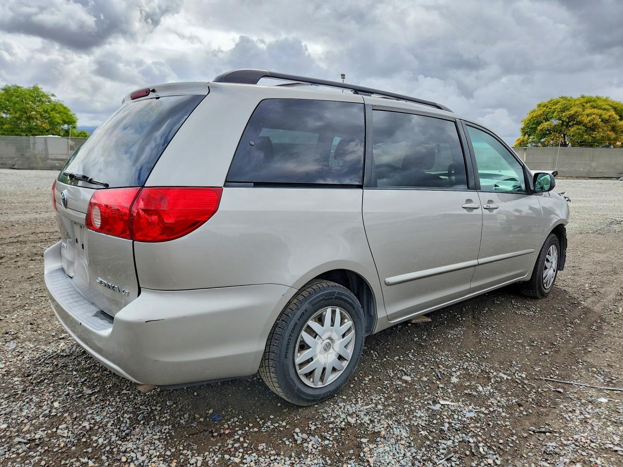 2009 TOYOTA SIENNA LE 8-PASSENGER photo 5