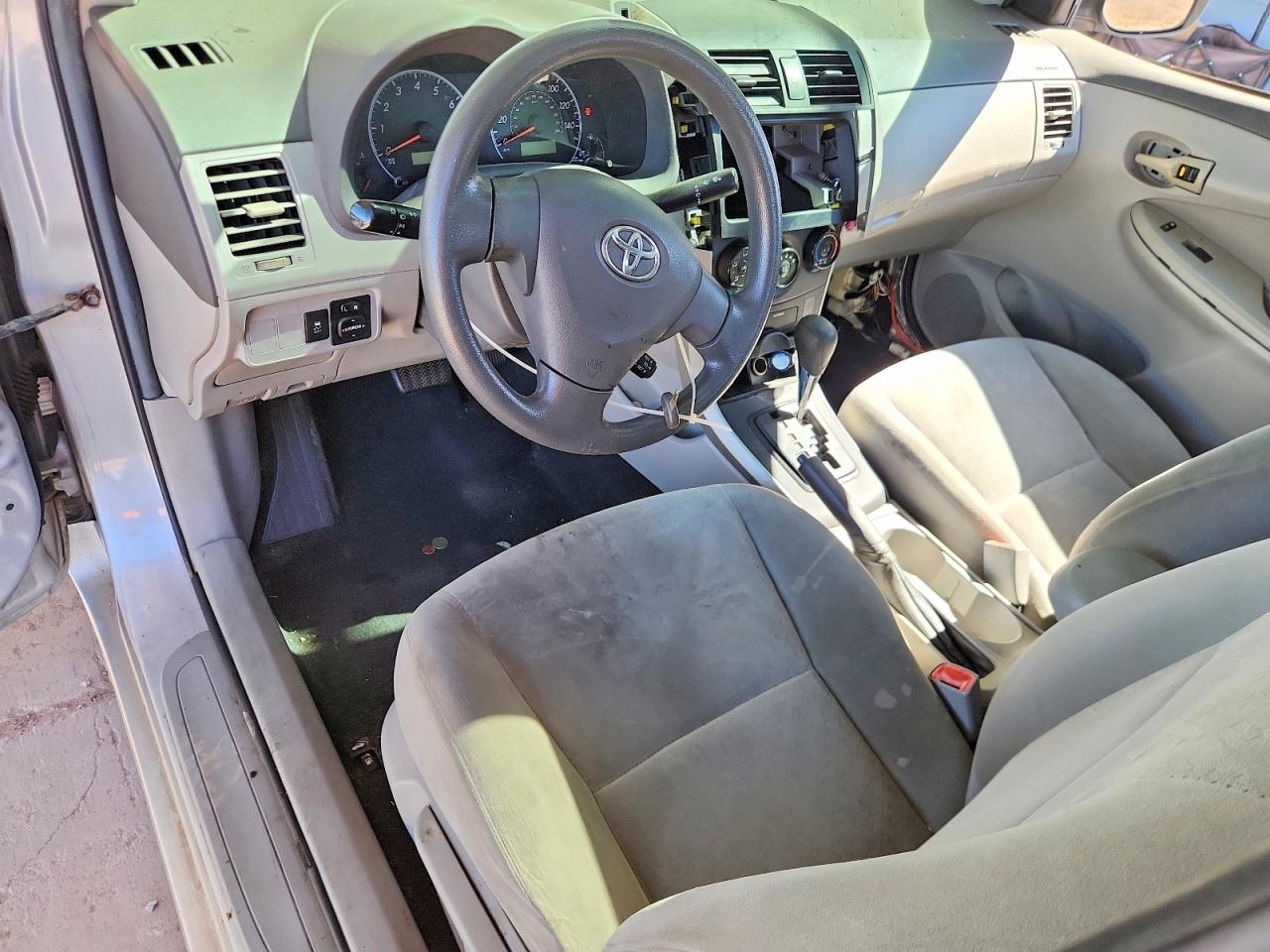 2009 TOYOTA COROLLA LE photo 15