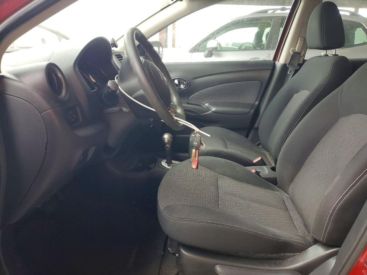 2014 NISSAN VERSA 1.6 SV photo 13