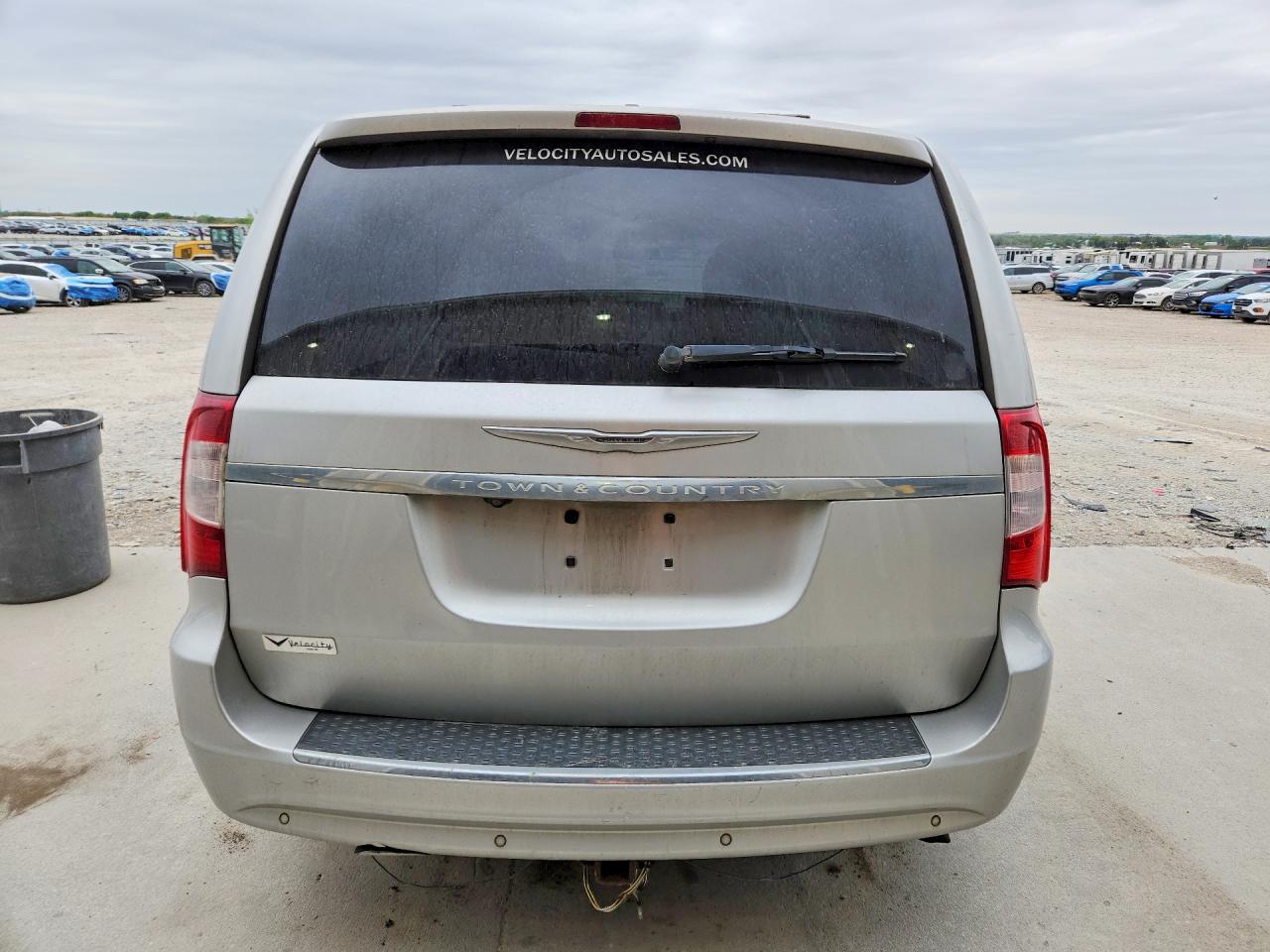 2011 CHRYSLER TOWN & COUNTRY TOURING L photo 11