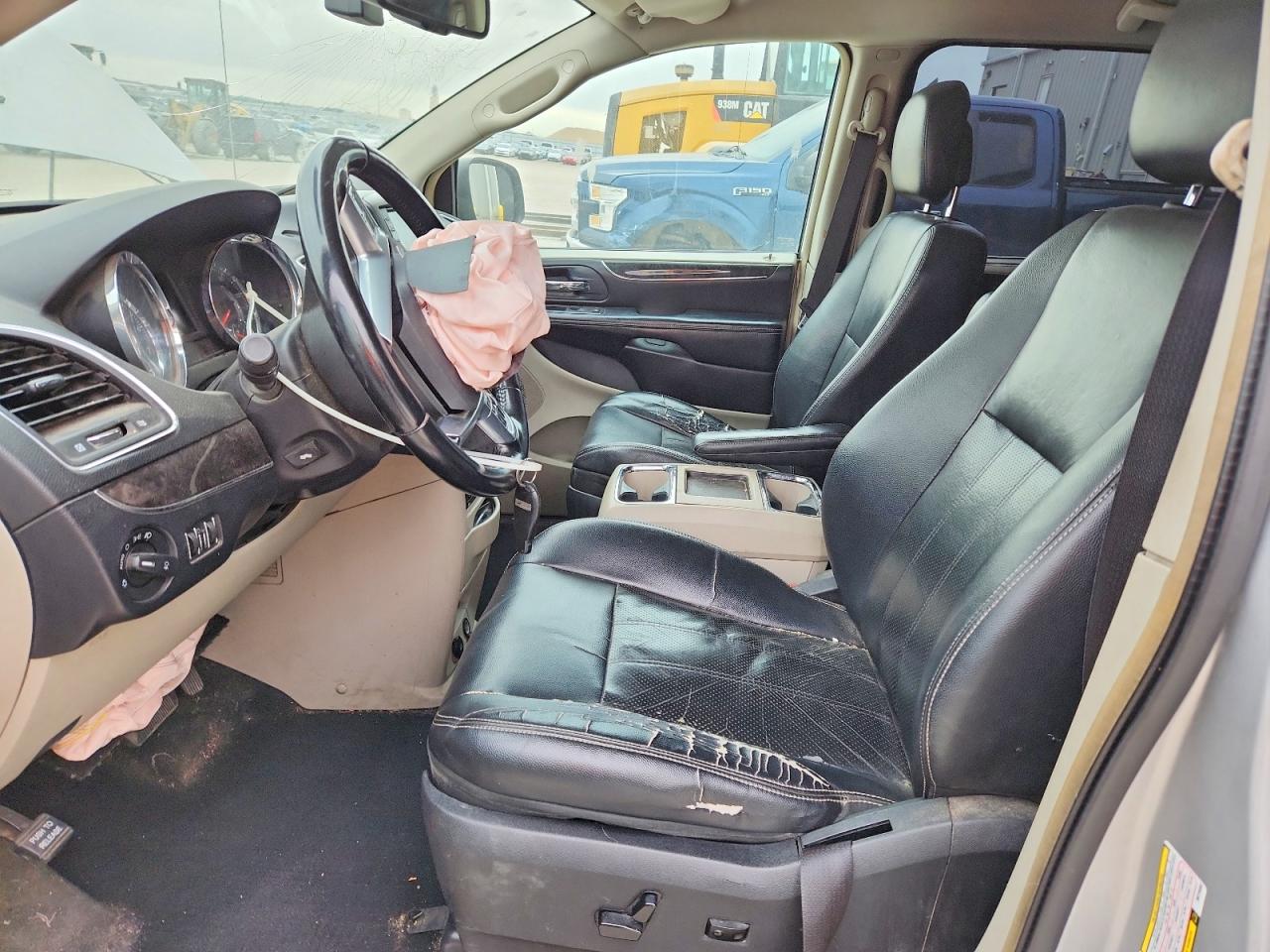 2011 CHRYSLER TOWN & COUNTRY TOURING L photo 13