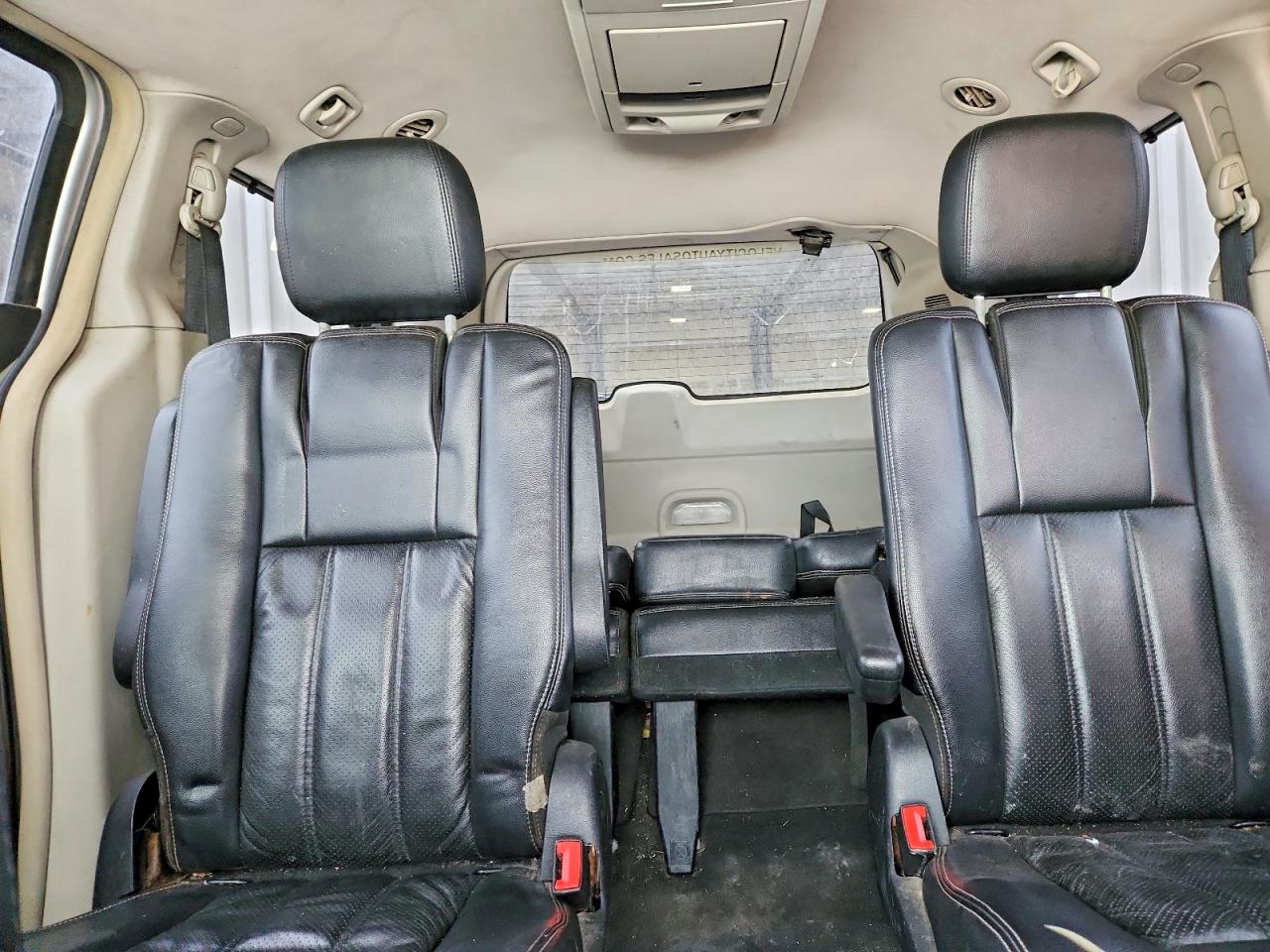 2011 CHRYSLER TOWN & COUNTRY TOURING L photo 19