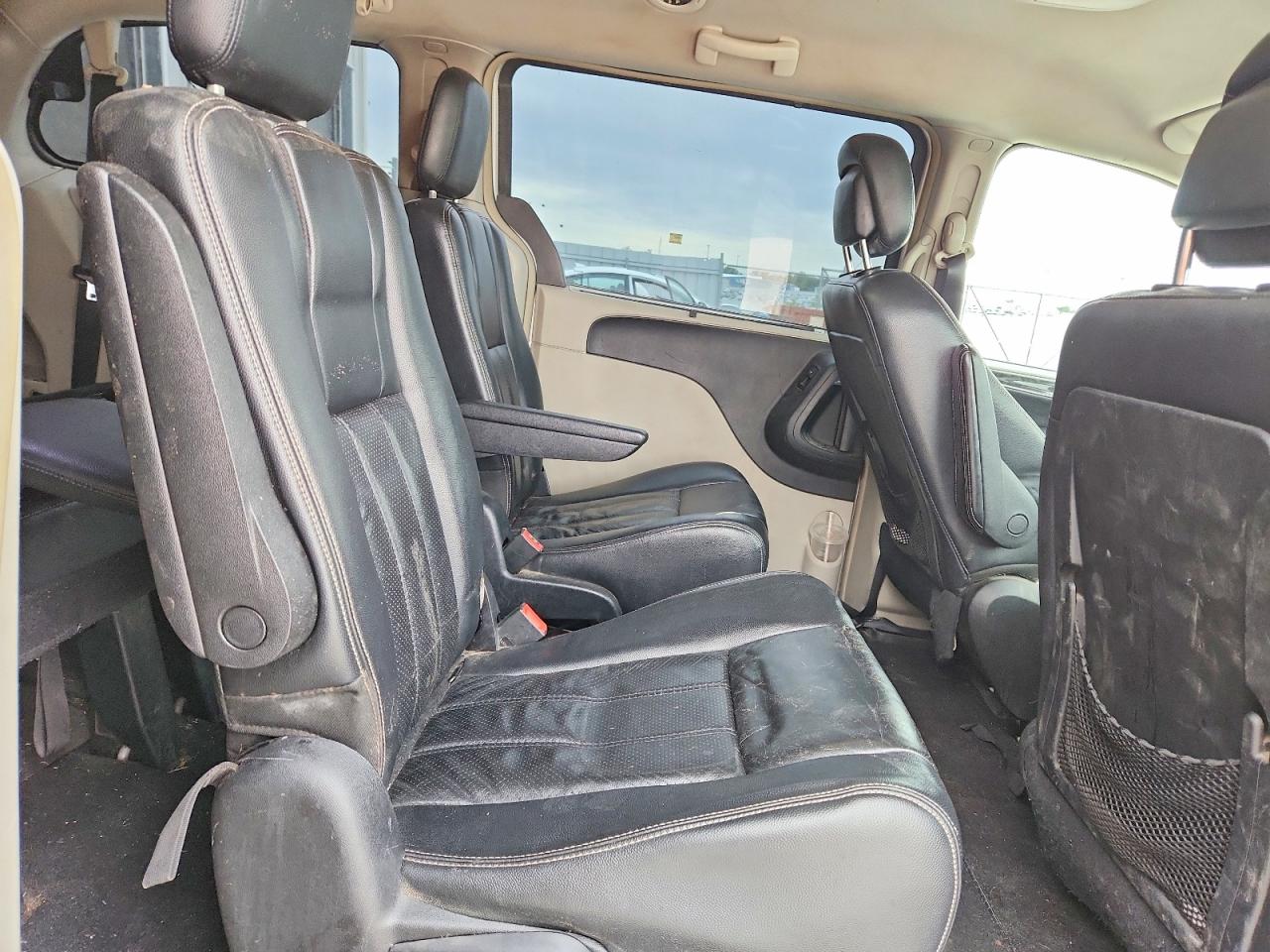 2011 CHRYSLER TOWN & COUNTRY TOURING L photo 21