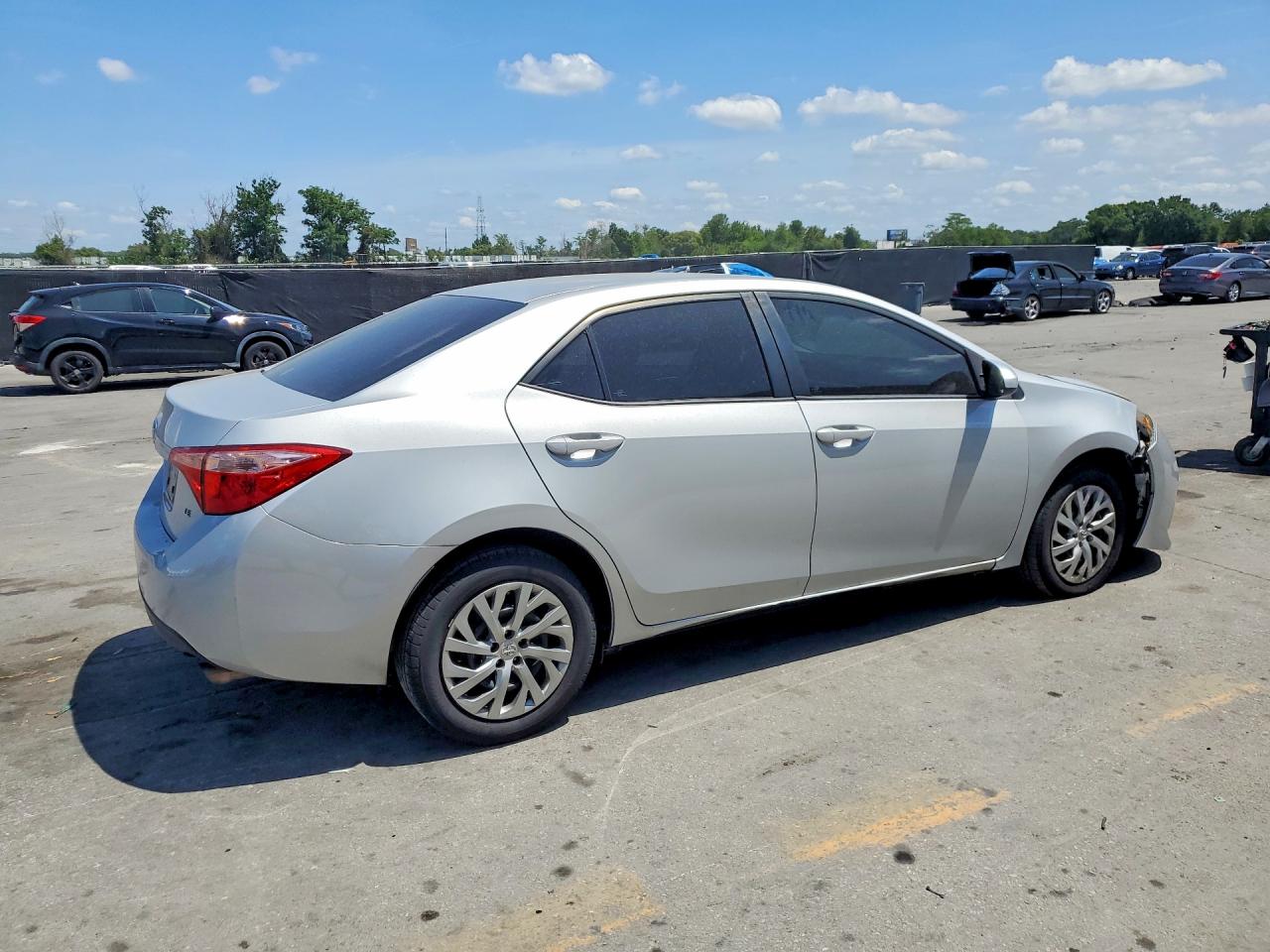 2018 TOYOTA COROLLA LE photo 5