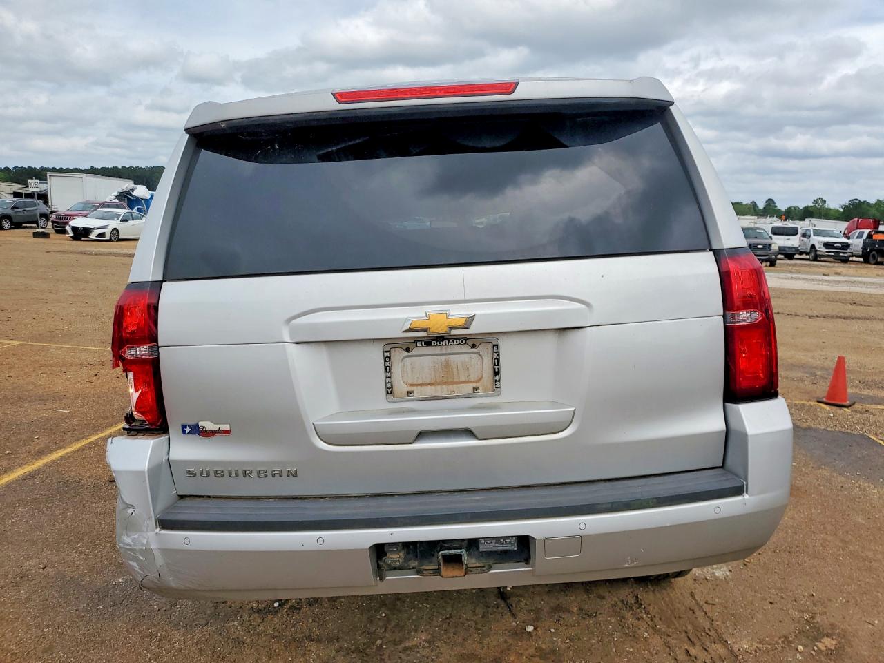 2018 CHEVROLET SUBURBAN C1500 LT photo 6