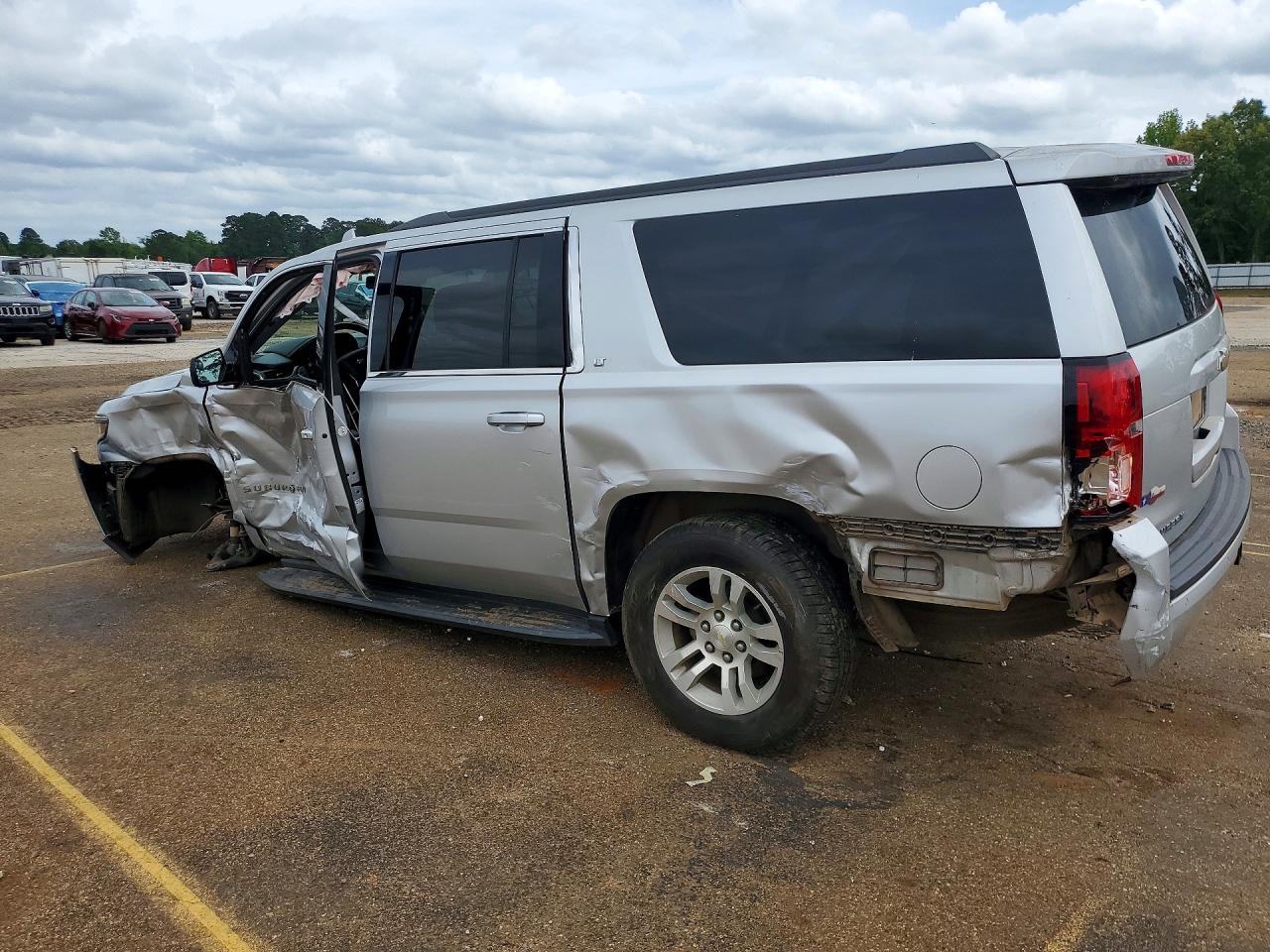 2018 CHEVROLET SUBURBAN C1500 LT photo 2
