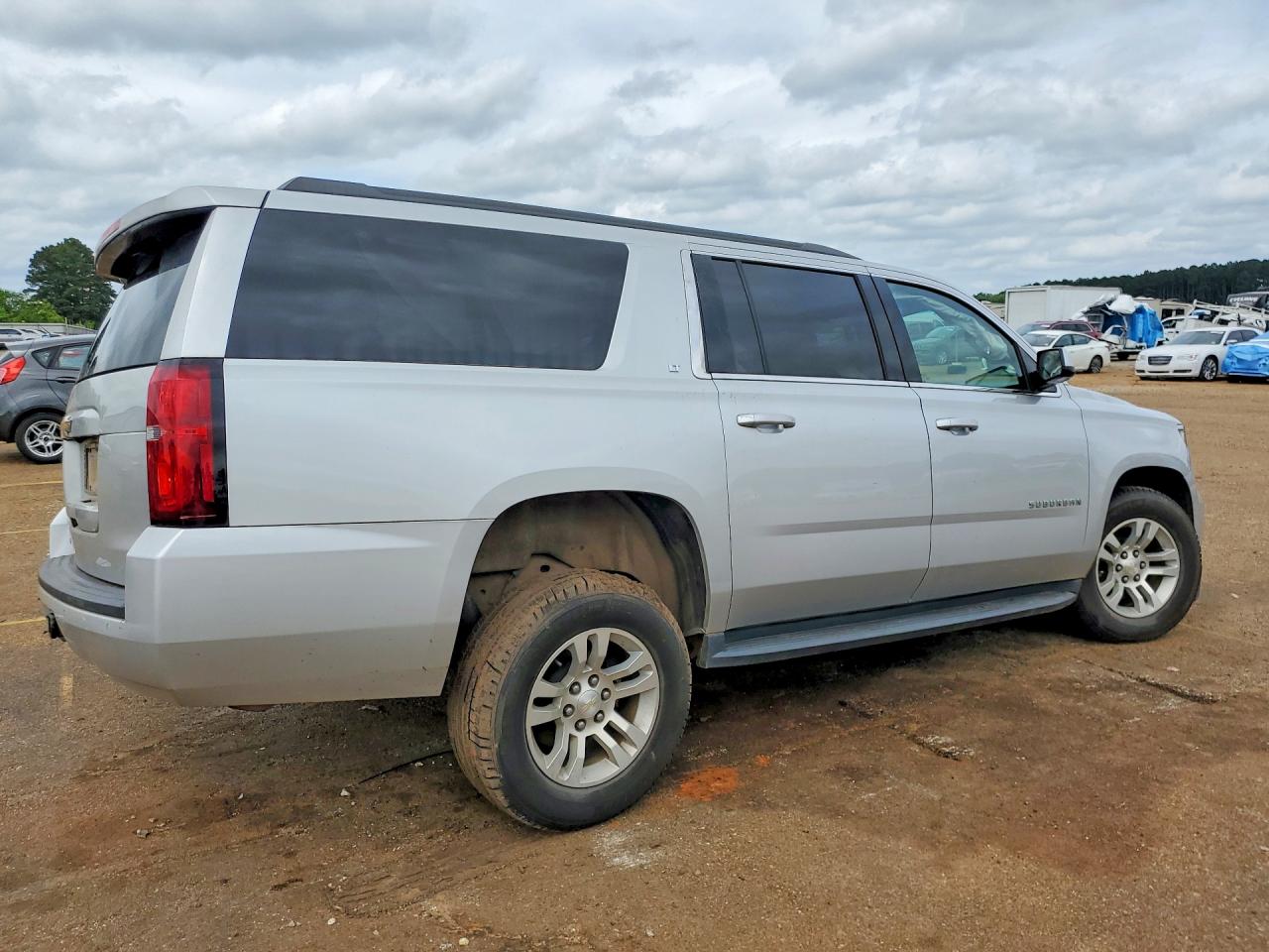2018 CHEVROLET SUBURBAN C1500 LT photo 3