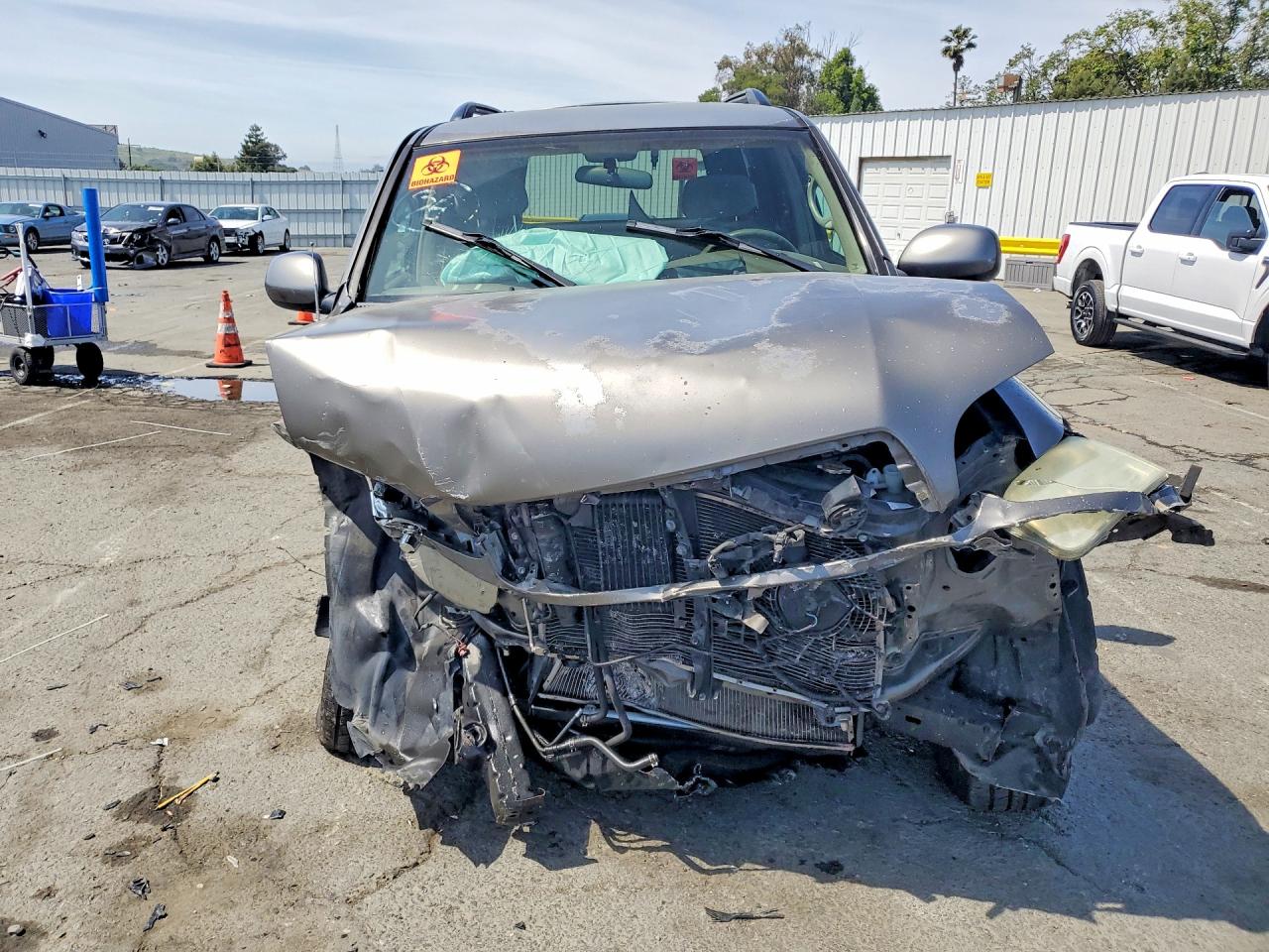 2004 TOYOTA SEQUOIA SR5 photo 13
