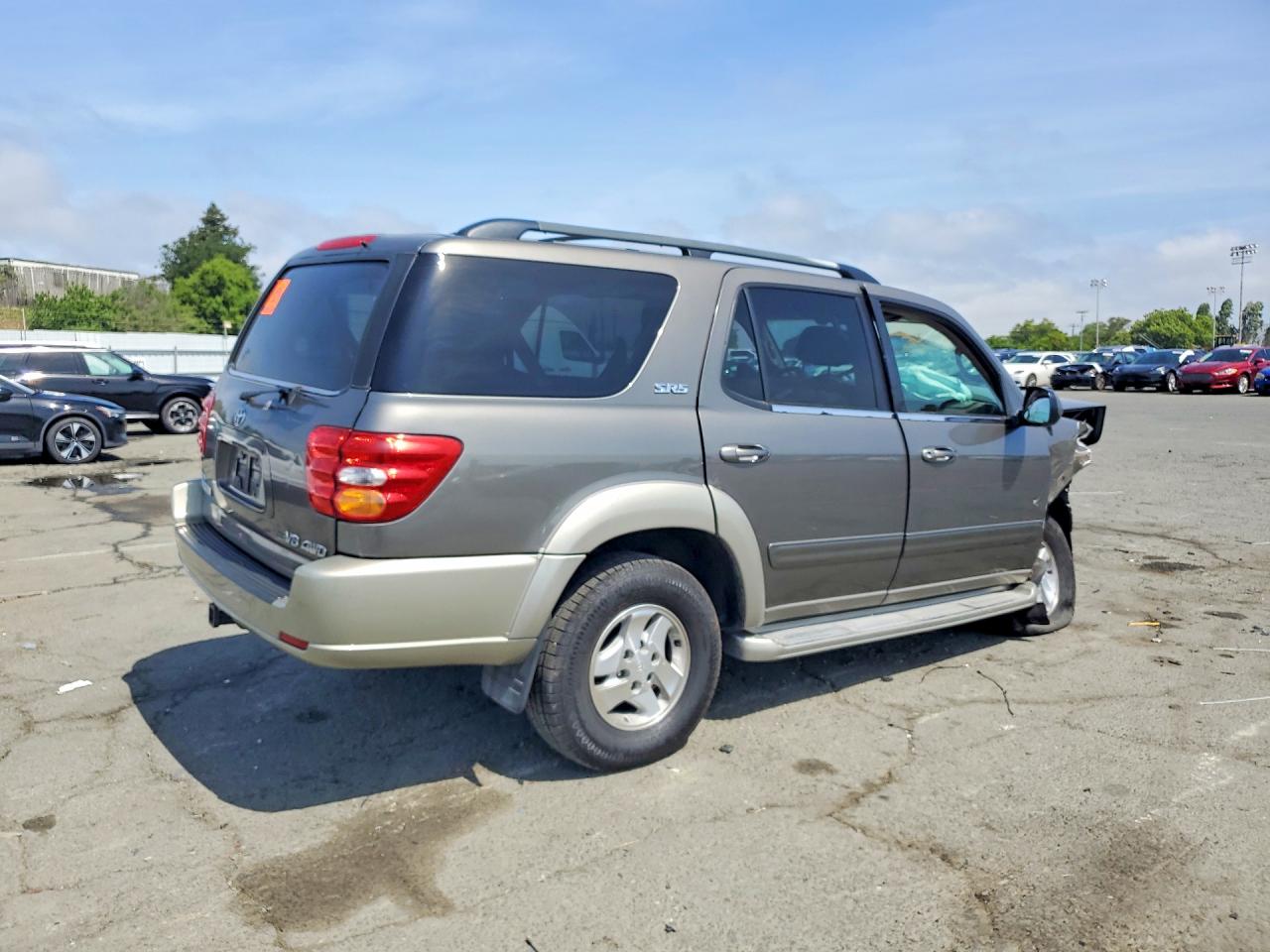 2004 TOYOTA SEQUOIA SR5 photo 7