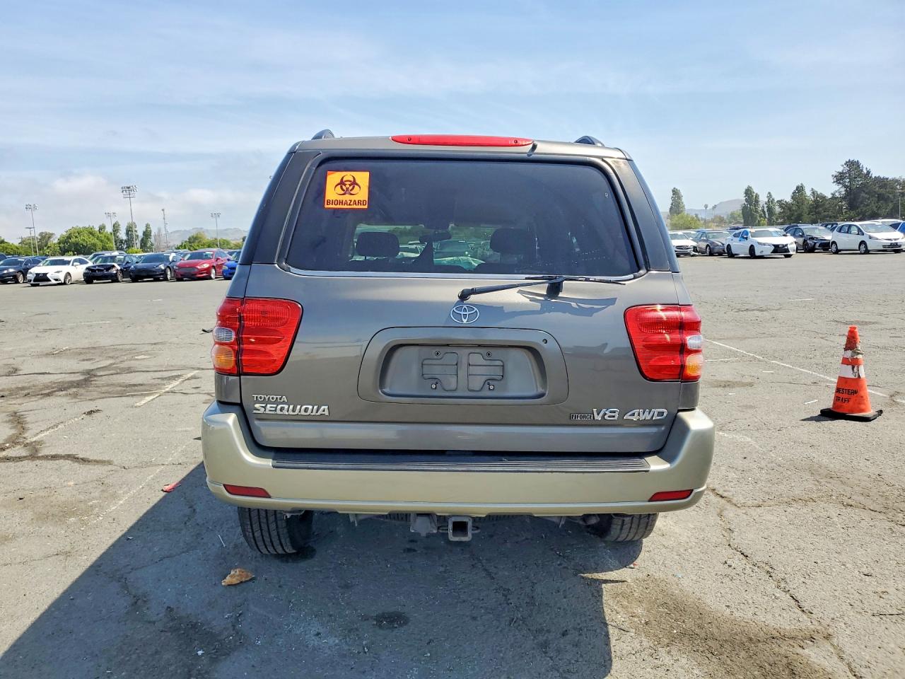 2004 TOYOTA SEQUOIA SR5 photo 16