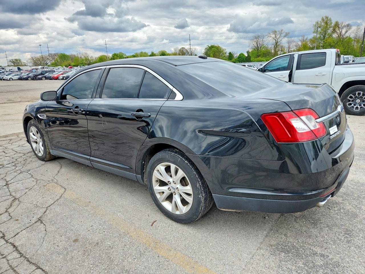 2010 FORD TAURUS SEL photo 2