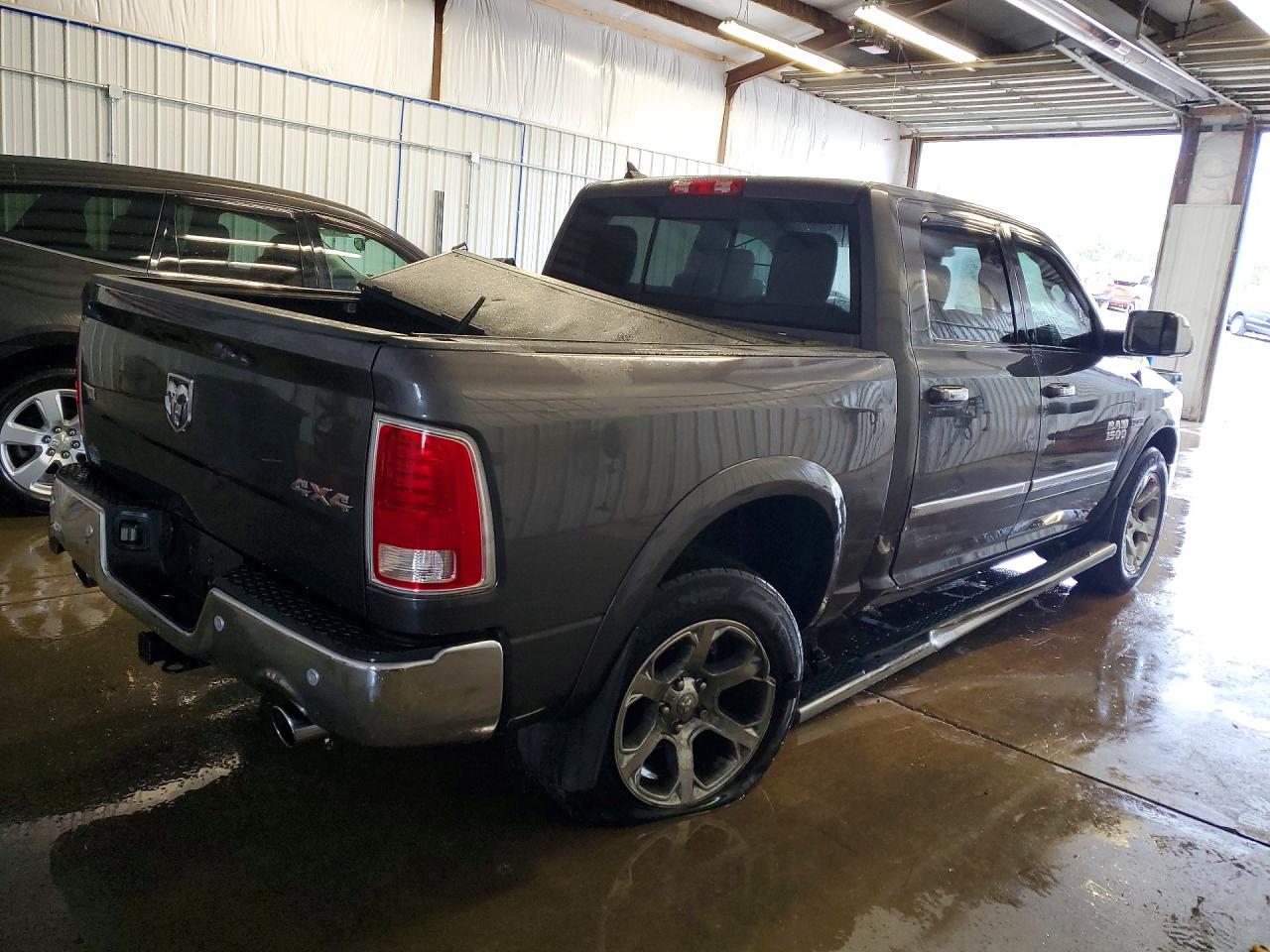 2016 RAM 1500 LARAMIE photo 5