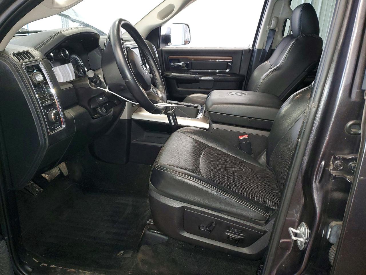 2016 RAM 1500 LARAMIE photo 13
