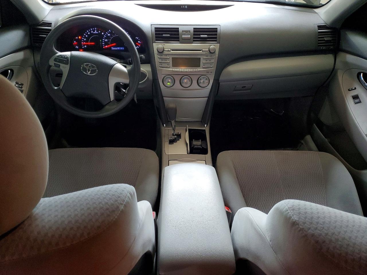2011 TOYOTA CAMRY LE photo 22