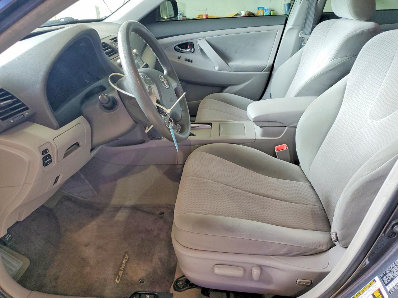 2011 TOYOTA CAMRY LE photo 19