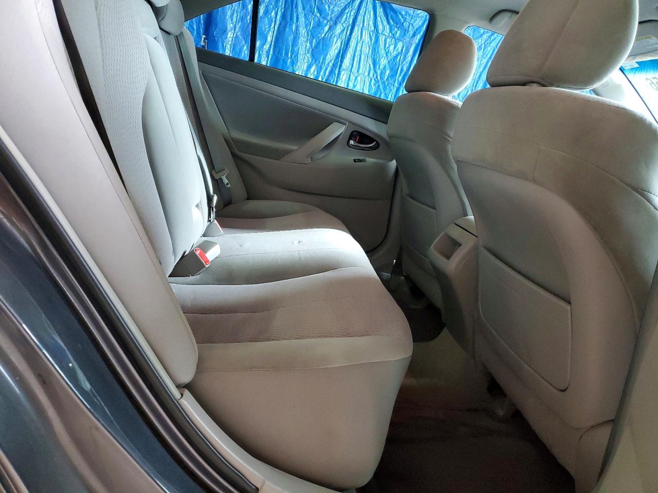 2011 TOYOTA CAMRY LE photo 28
