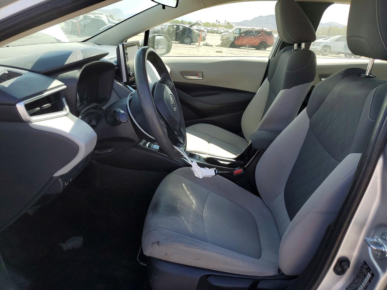 2021 TOYOTA COROLLA LE photo 13