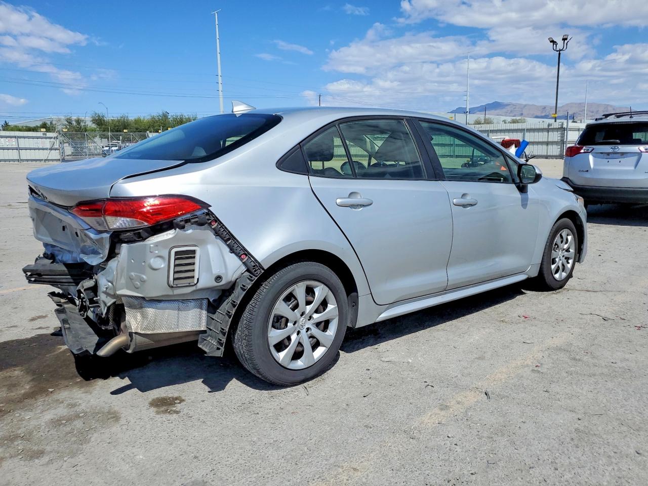 2021 TOYOTA COROLLA LE photo 5