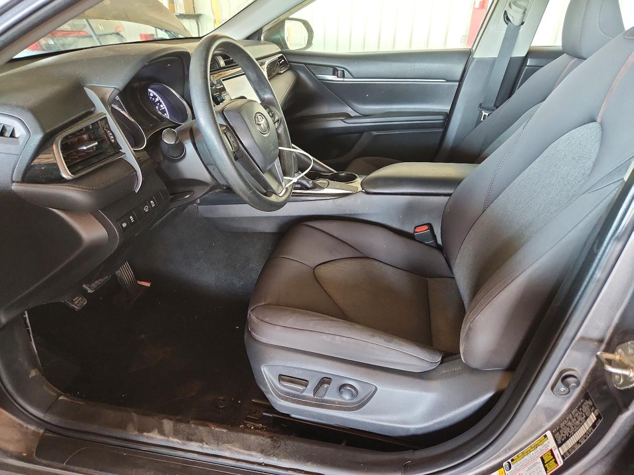 2019 TOYOTA CAMRY LE photo 13