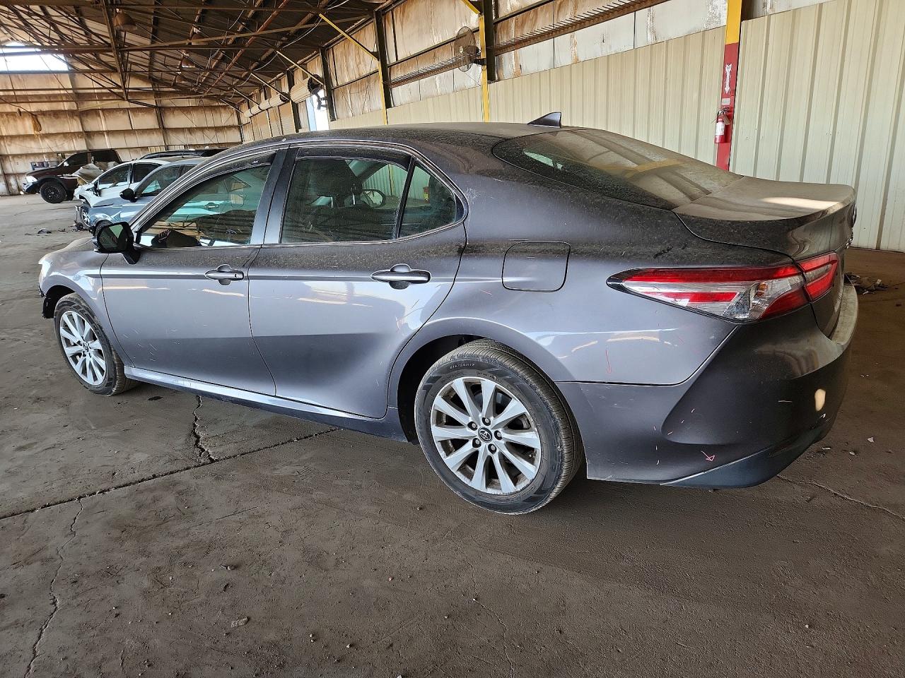 2019 TOYOTA CAMRY LE photo 3