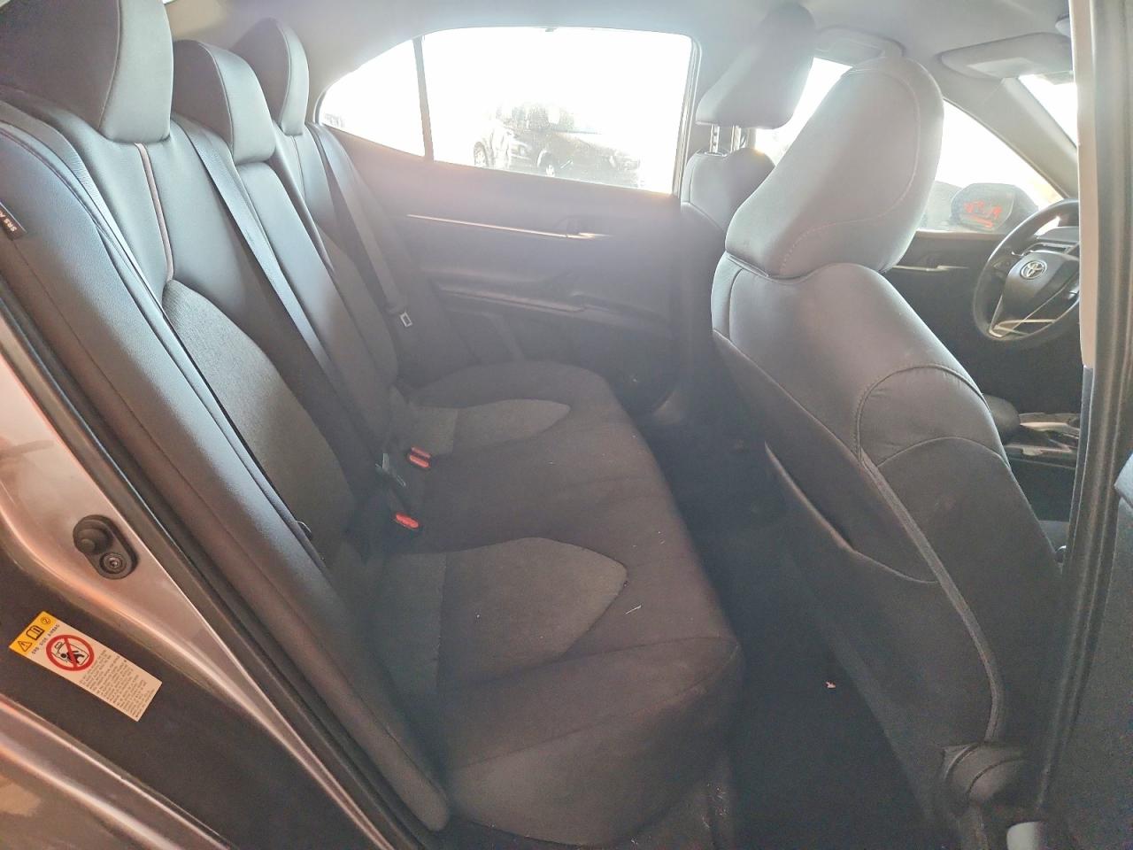 2019 TOYOTA CAMRY LE photo 19