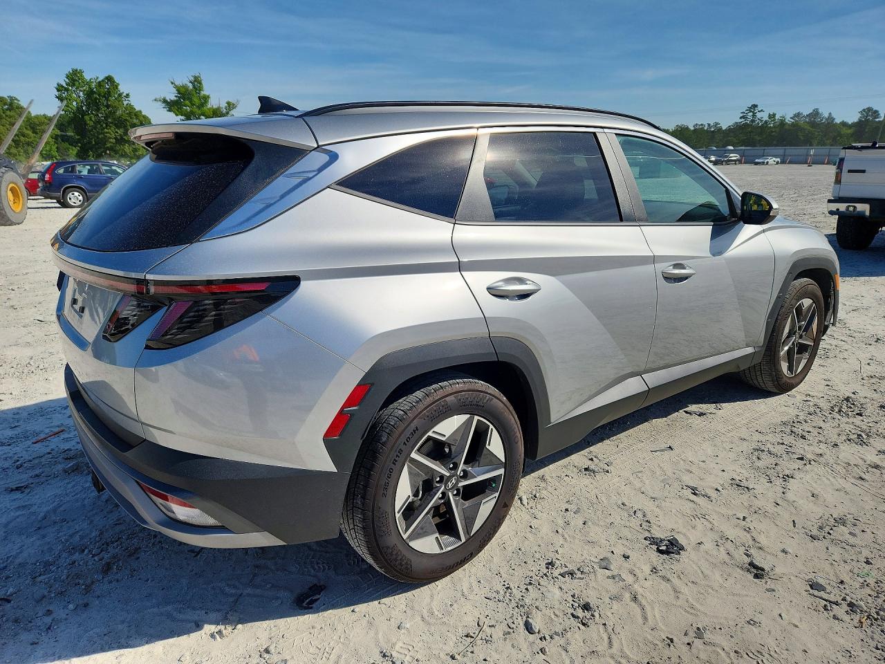 2025 HYUNDAI TUCSON SEL photo 3