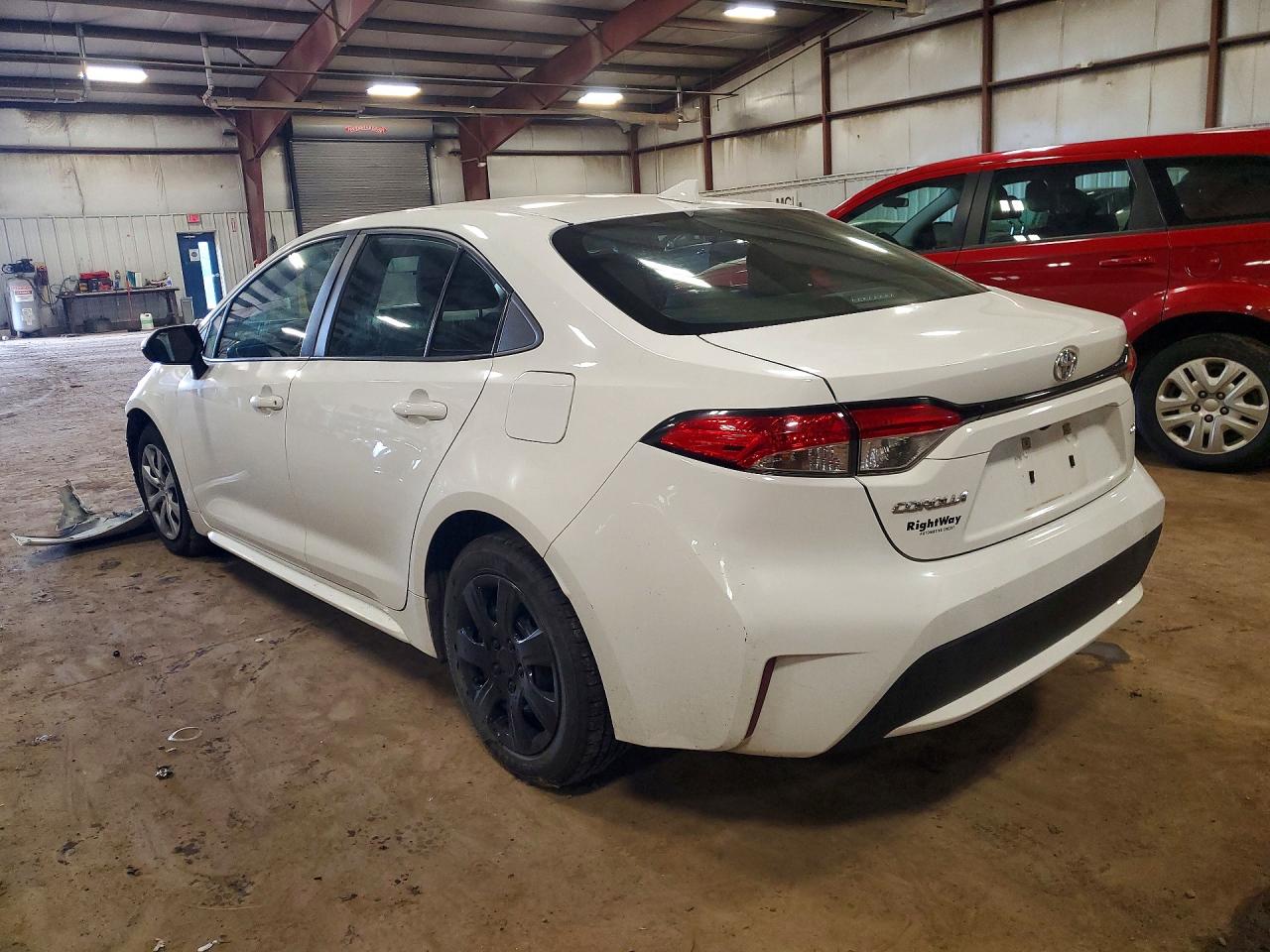 2021 TOYOTA COROLLA LE photo 3