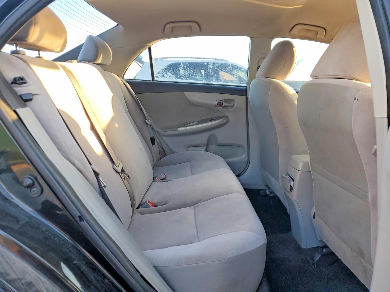 2012 TOYOTA COROLLA LE photo 19