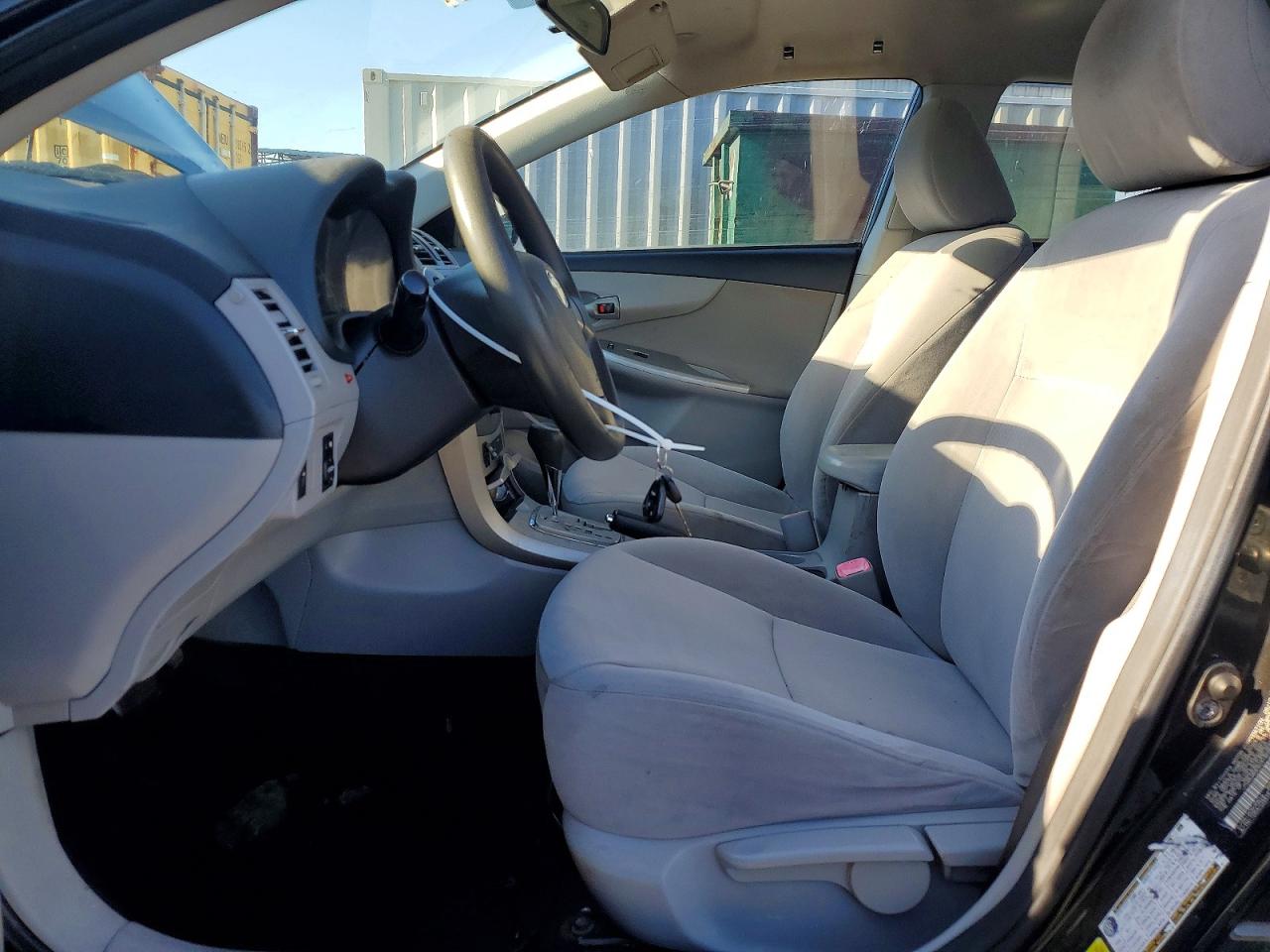 2012 TOYOTA COROLLA LE photo 13