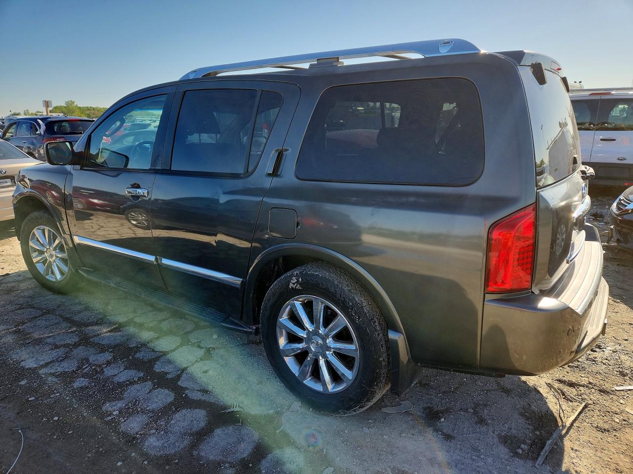 2008 INFINITI QX56 BASE photo 3