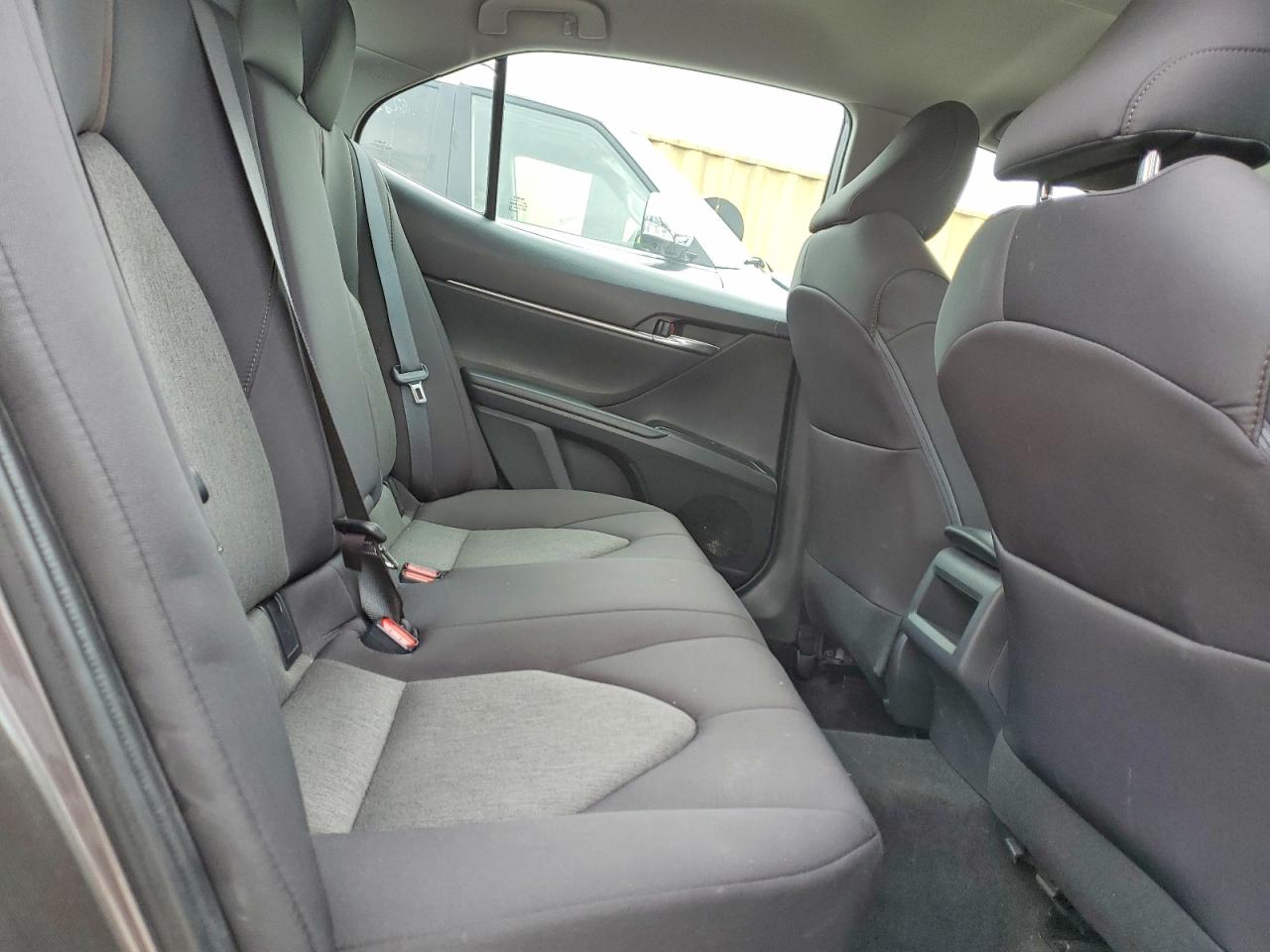 2020 TOYOTA CAMRY LE photo 19