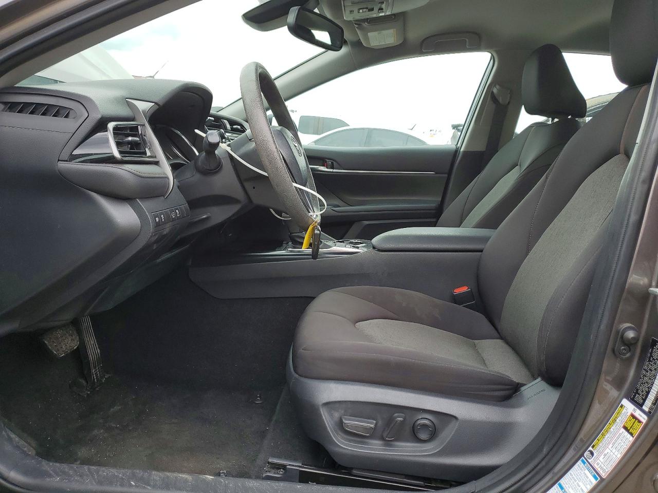 2020 TOYOTA CAMRY LE photo 13