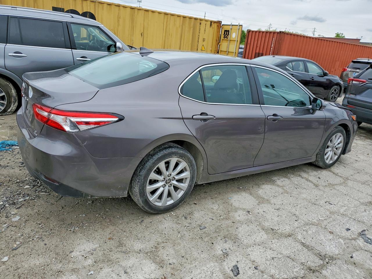 2020 TOYOTA CAMRY LE photo 5