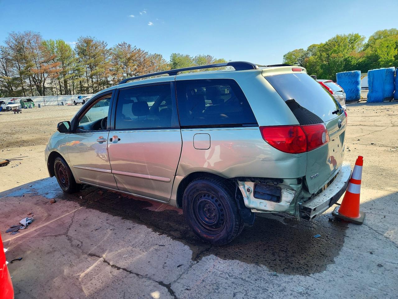 2006 TOYOTA SIENNA LE 7 PASSENGER photo 2