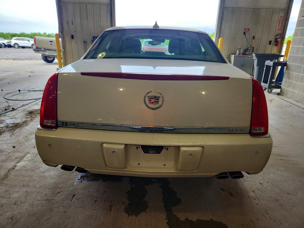 2011 CADILLAC DTS PREMIUM COLLECTION photo 11