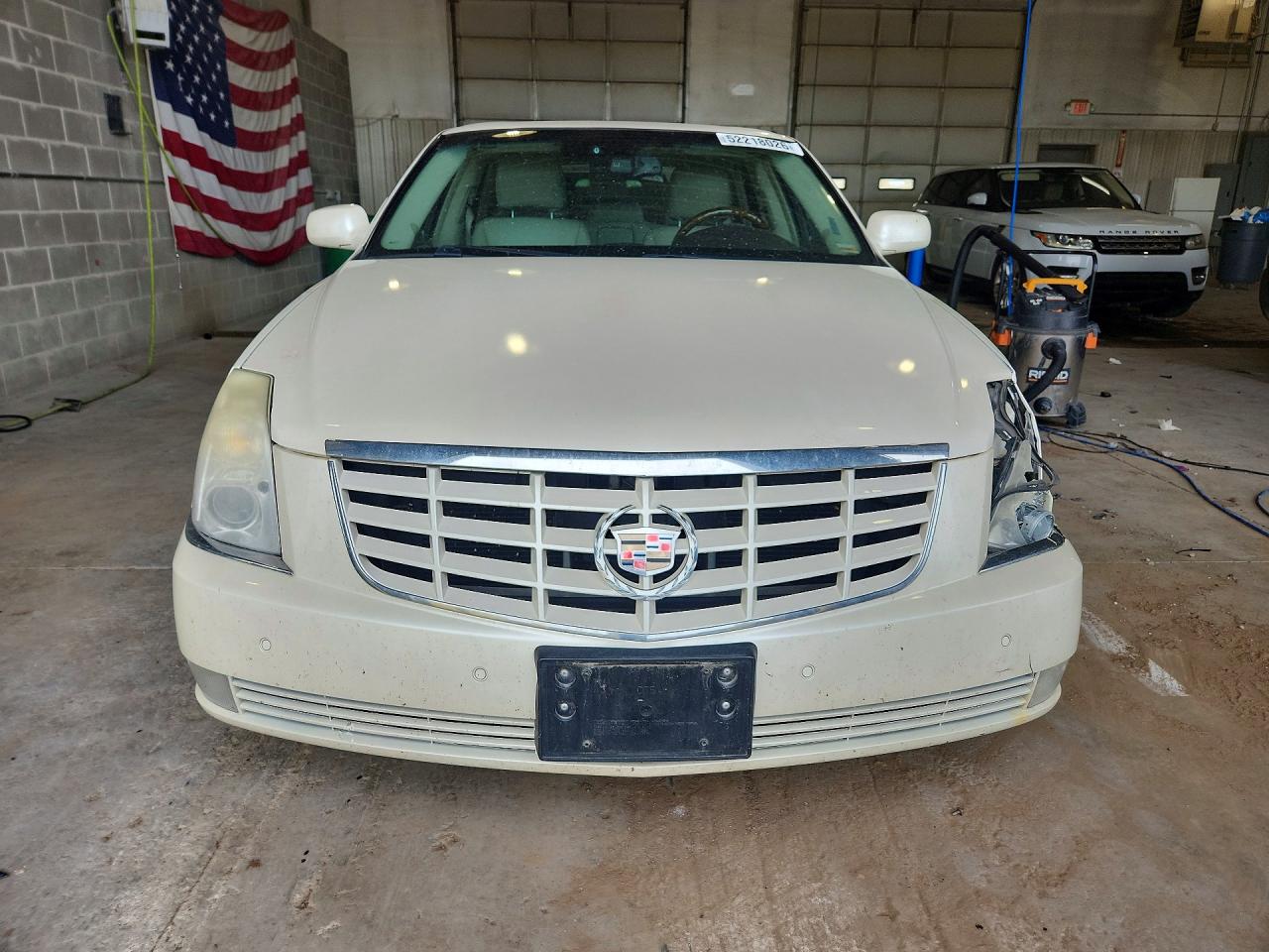 2011 CADILLAC DTS PREMIUM COLLECTION photo 9