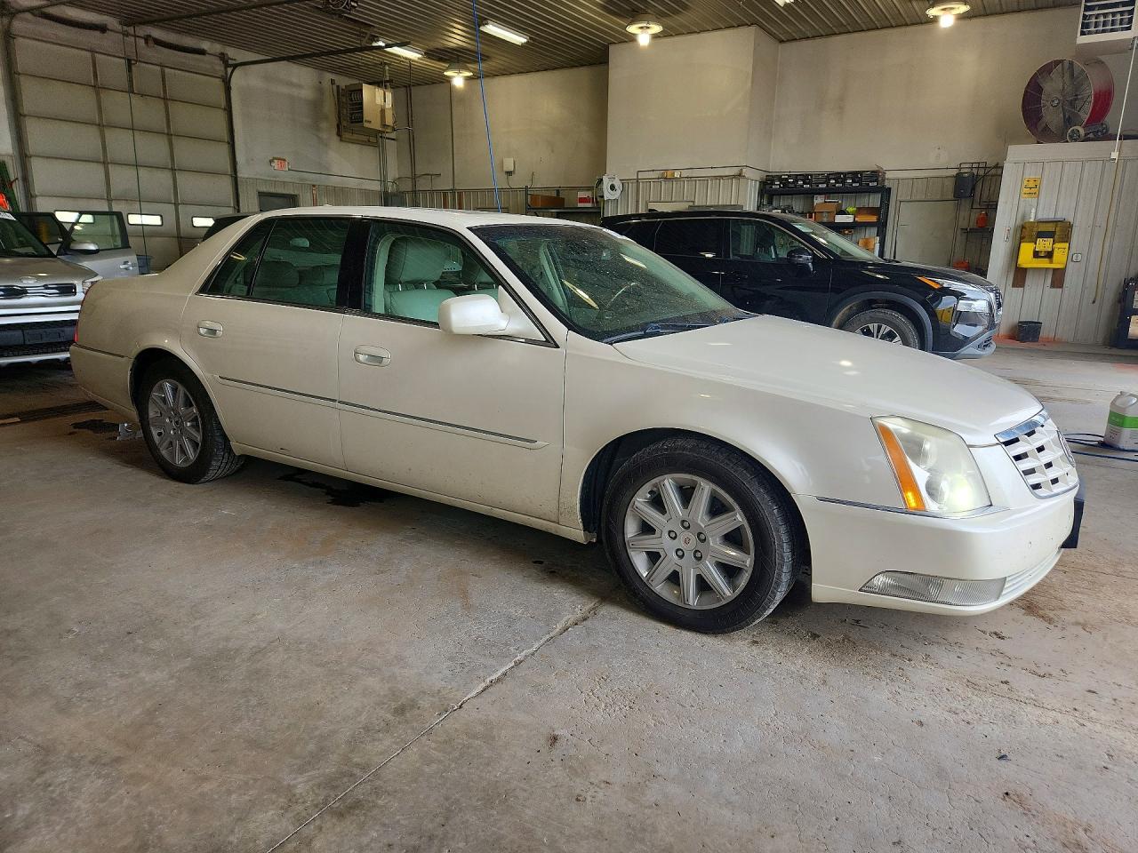2011 CADILLAC DTS PREMIUM COLLECTION photo 7