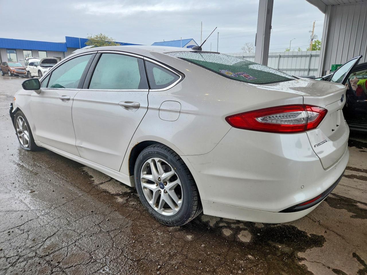 2014 FORD FUSION SE photo 2