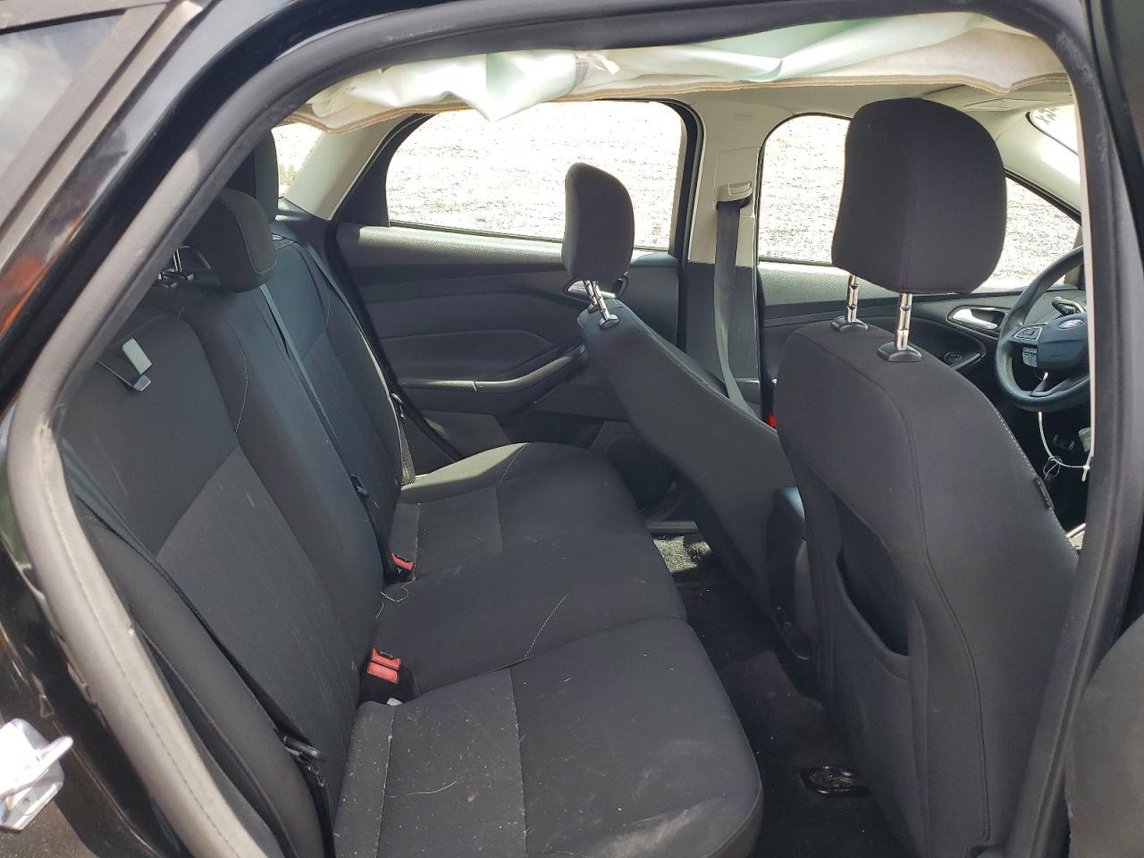 2015 FORD FOCUS SE photo 19