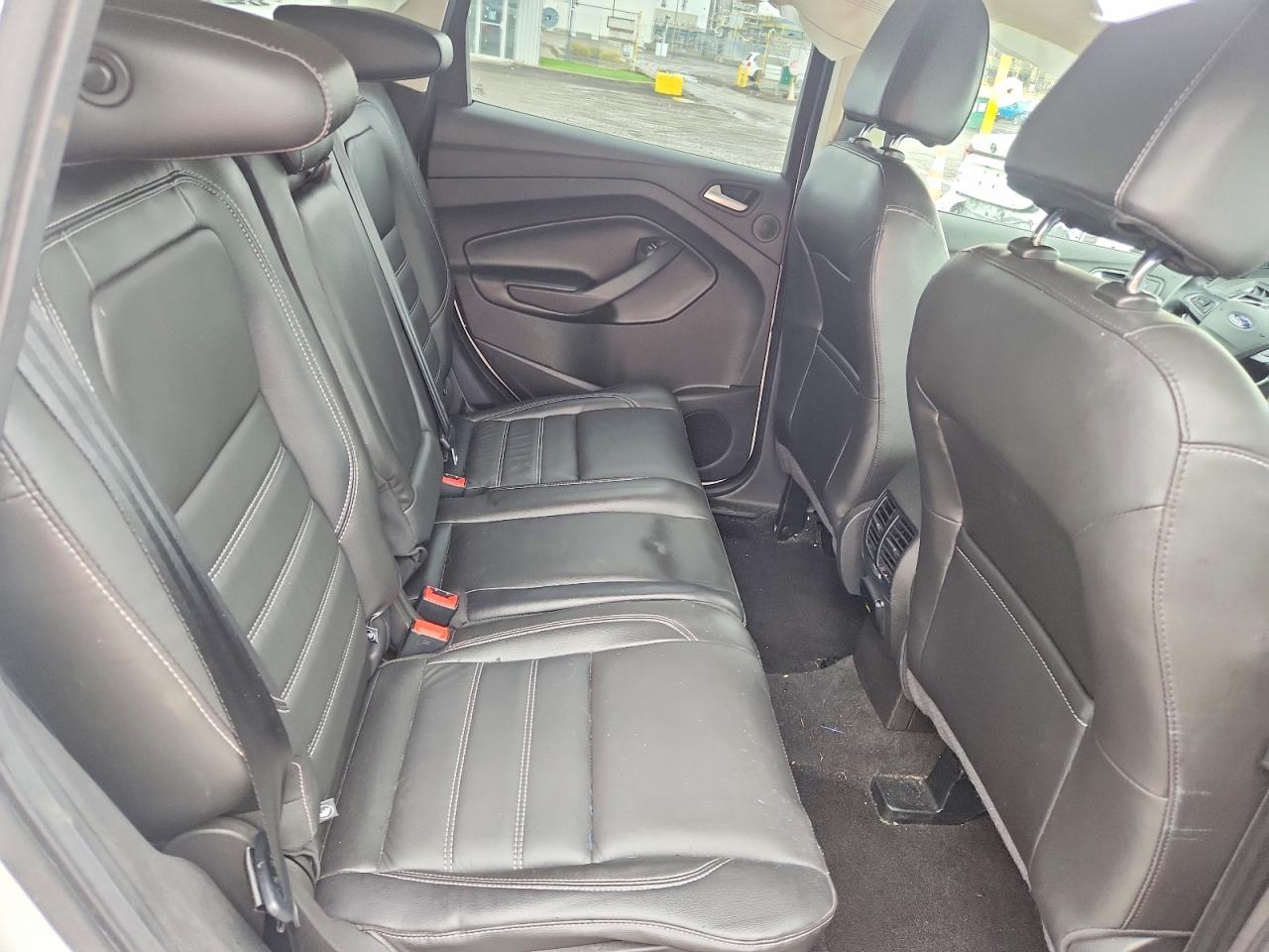 2017 FORD ESCAPE SE photo 28